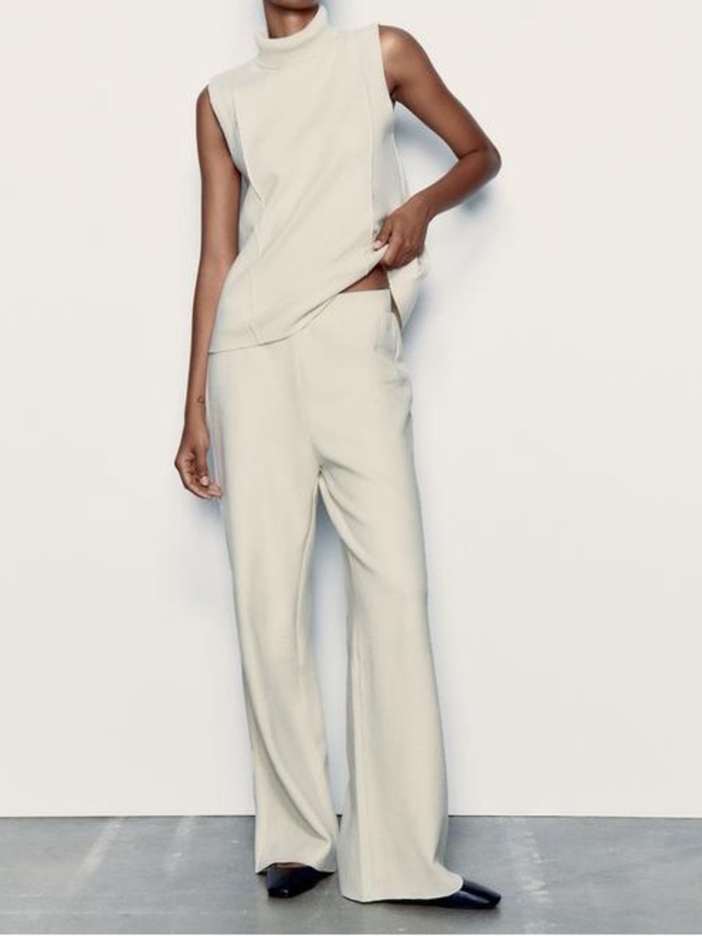 NWOT Zara wide-leg soft trousers in ecru. Size Large